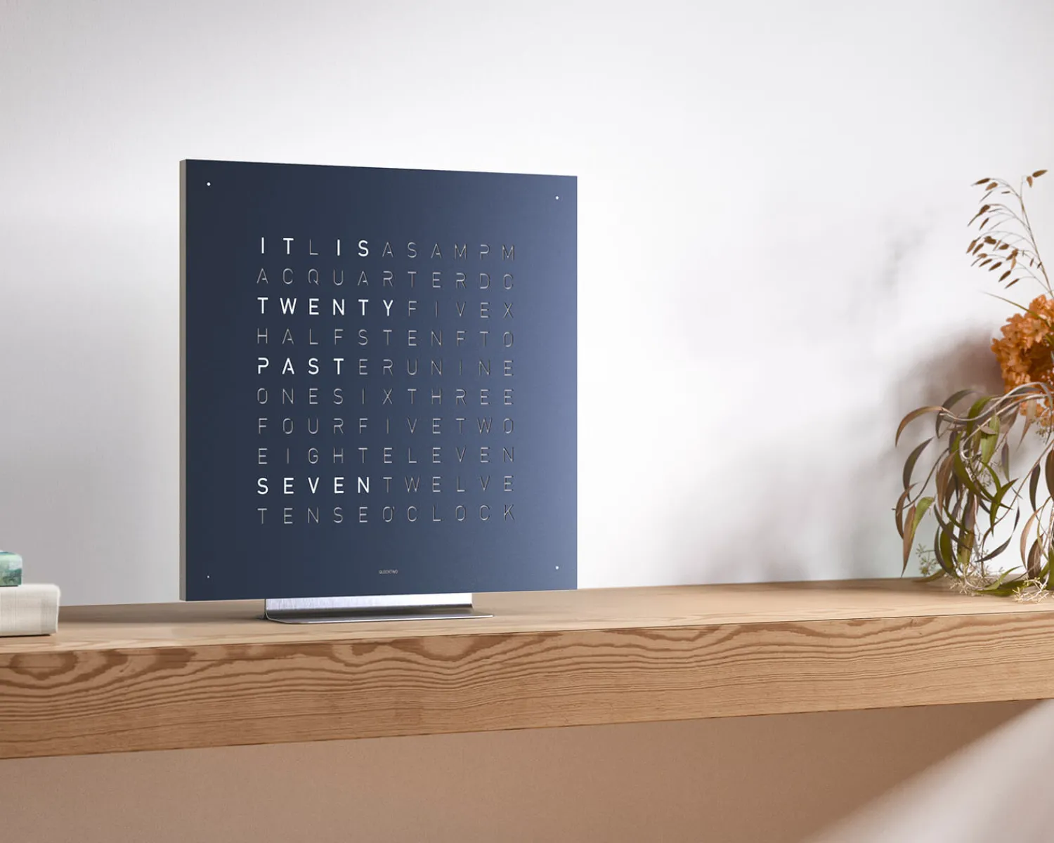 qlocktwo_earth__universe__3.webp Online Earth 45 Universe Edition - Midnight Qlocktwo